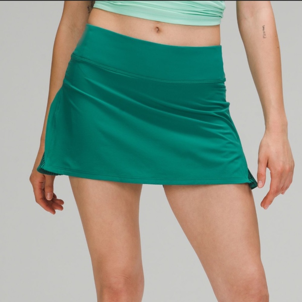 Lululemon play off the pleats tennis skirt